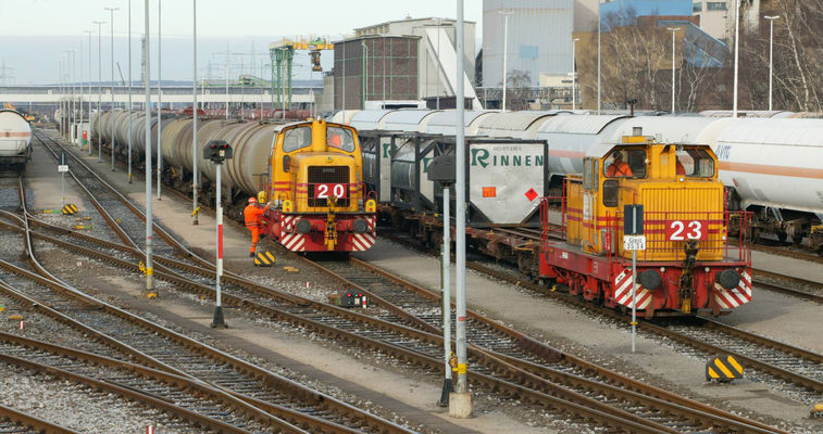 Rail car transport